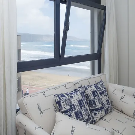 Charming Beachfront 公寓 *